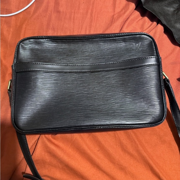 LV Epi black Shoulder Bag - Picture 2 of 16